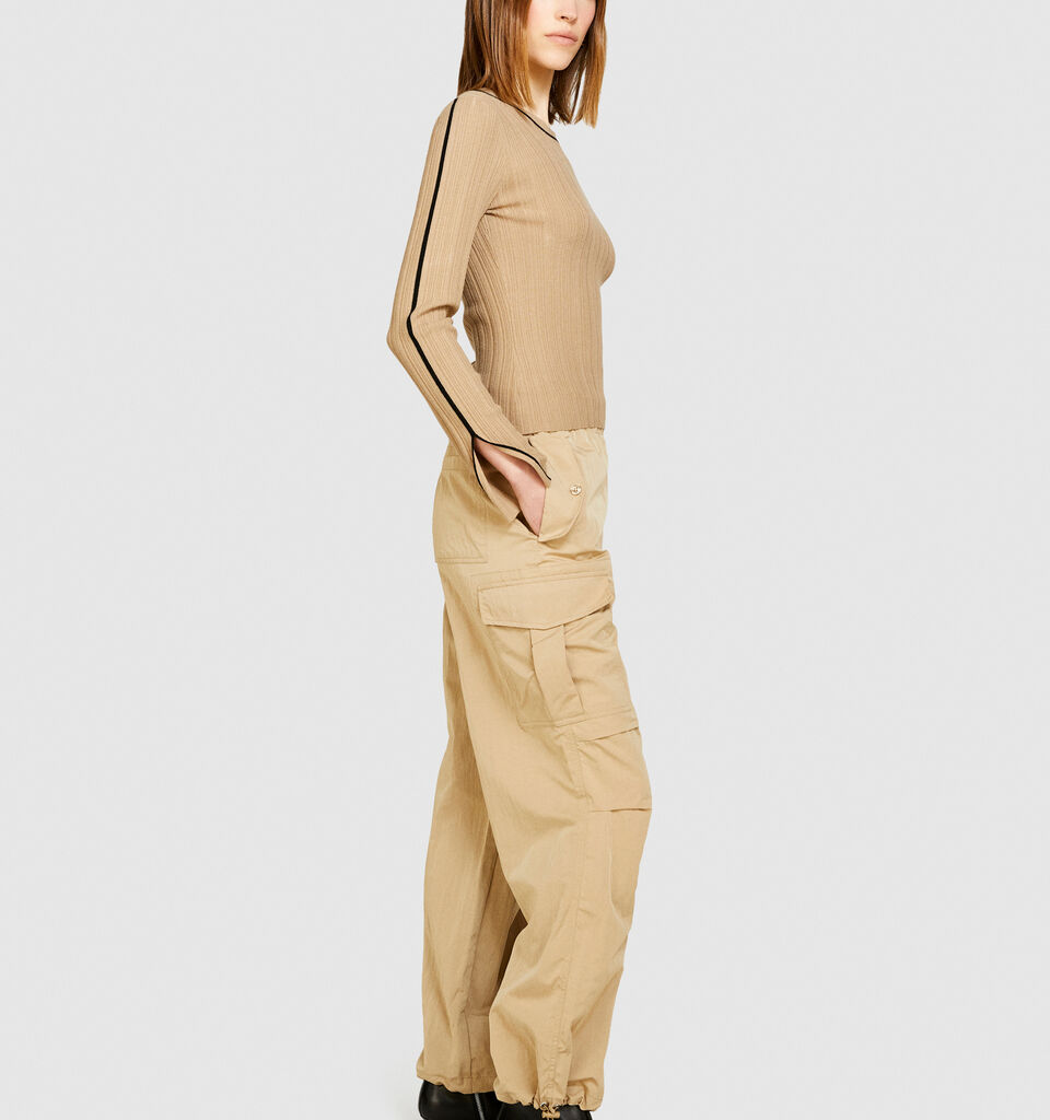 Cargo trousers with pockets - women's joggers - Camel | Sisley image number 2